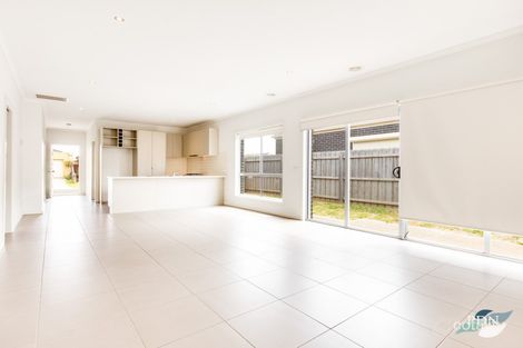 Property photo of 2/26 Georgia Crescent Werribee VIC 3030
