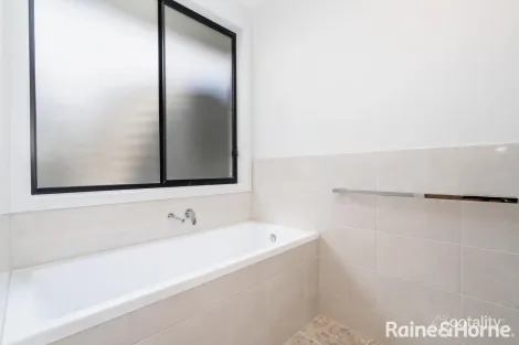 Property photo of 13 Discovery Circuit Meadows SA 5201