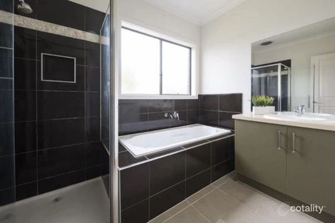 Property photo of 128 Fleetwood Drive Narre Warren VIC 3805