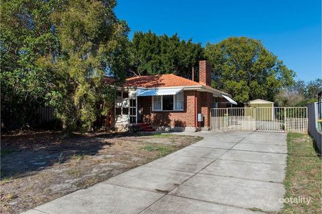 20 Longhurst Way, Queens Park, WA 6107