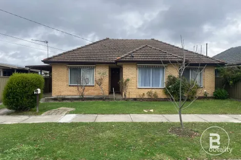 28 Eton St, Wendouree, VIC 3355