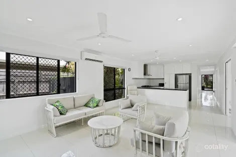 Property photo of 18 Eluma Mews Smithfield QLD 4878