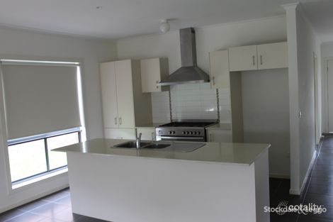 Property photo of 4 Macadamia Street Pakenham VIC 3810