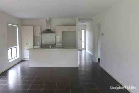 Property photo of 4 Macadamia Street Pakenham VIC 3810