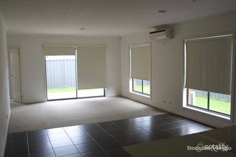 Property photo of 4 Macadamia Street Pakenham VIC 3810