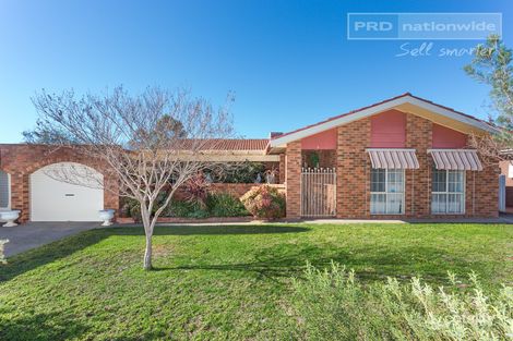 5 Warrambool Cres, Glenfield Park, NSW 2650