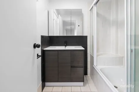 Property photo of 11/20 St Kevins Avenue Benowa QLD 4217