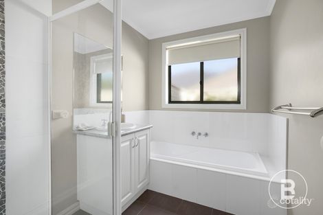 Property photo of 3/1 Hillside Drive Ballarat North VIC 3350