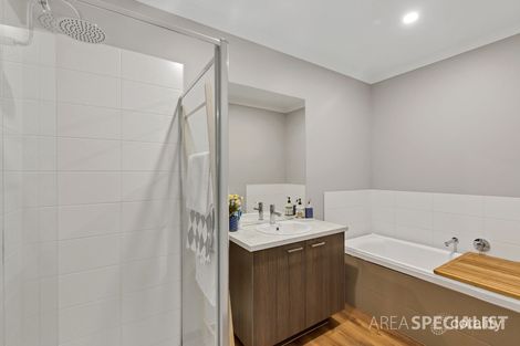 Property photo of 198 Wheelers Park Drive Cranbourne North VIC 3977