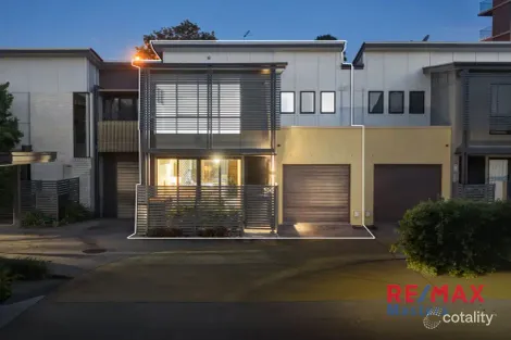 Property photo of 100/1914 Creek Road Cannon Hill QLD 4170