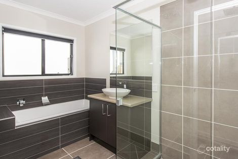 Property photo of 33 Eumeralla Crescent Landsborough QLD 4550