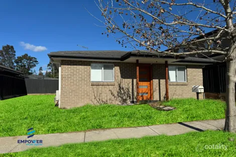 10 Glover St, Claymore, NSW 2559