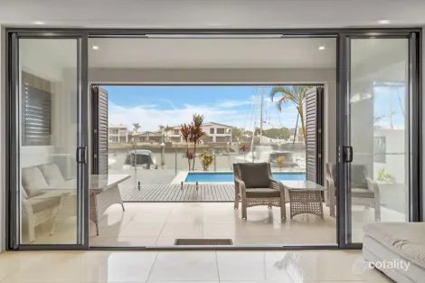 Property photo of 36 Harbour Rise Hope Island QLD 4212