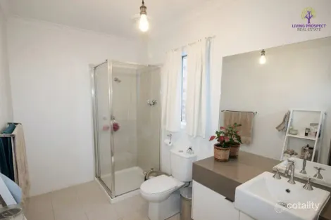 Property photo of 2 Ann Maree Court Point Cook VIC 3030