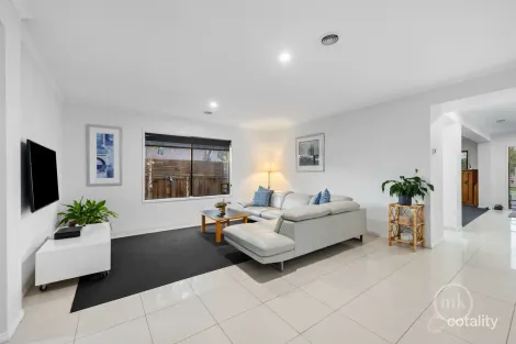 Property photo of 10 Montsalvat Street Doreen VIC 3754