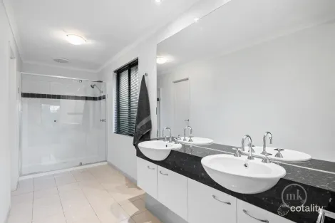 Property photo of 10 Montsalvat Street Doreen VIC 3754