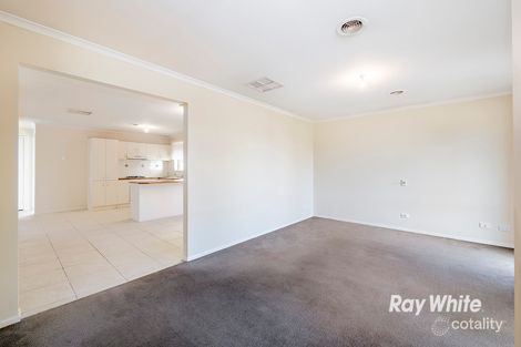 Property photo of 10 Kismet Close Cranbourne West VIC 3977