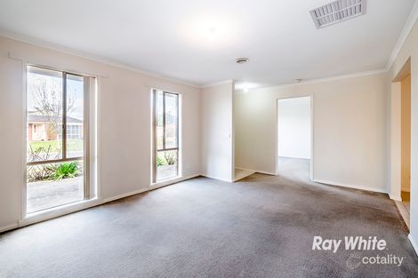 Property photo of 10 Kismet Close Cranbourne West VIC 3977