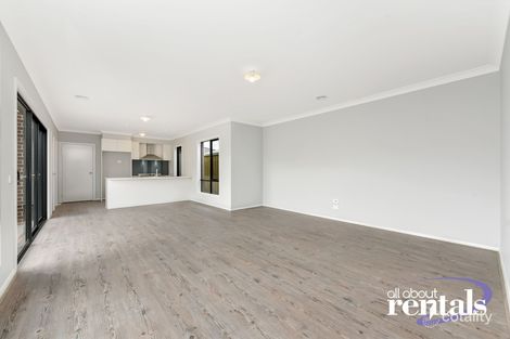 Property photo of 233 Pink Hill Boulevard Officer VIC 3809