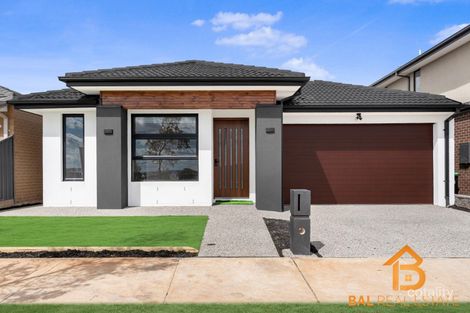 92 Basildon Cres, Strathtulloh, VIC 3338
