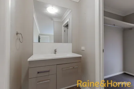 Property photo of 6 Dunheved Circle Dubbo NSW 2830