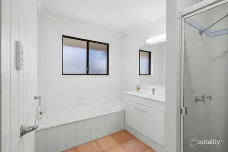 Property photo of 3 Midvale Place Helensvale QLD 4212