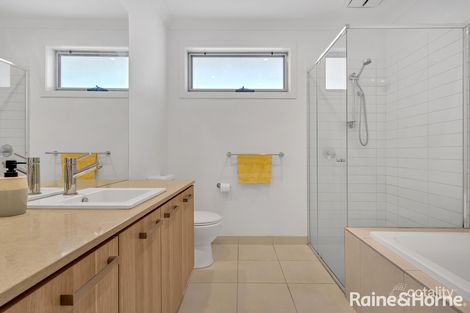 Property photo of 16 Merlin Street Craigieburn VIC 3064