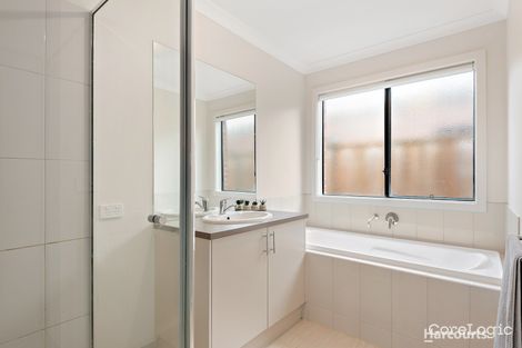 Property photo of 18 Viewgrand Drive Pakenham VIC 3810