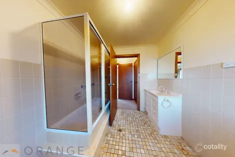 Property photo of 1/66 Icely Road Orange NSW 2800