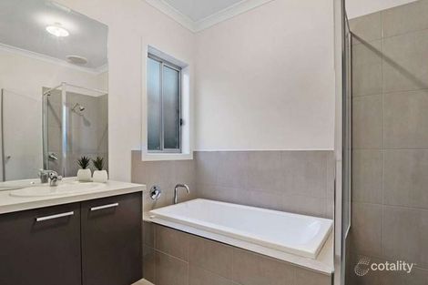 Property photo of 8 Bold Street Craigieburn VIC 3064