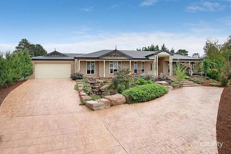 8 Bellbird Pl, Wandin North, VIC 3139
