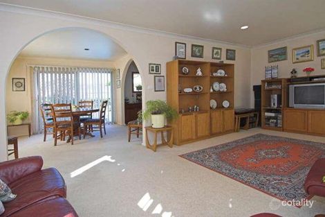 Property photo of 46 Sandhurst Crescent Bundoora VIC 3083