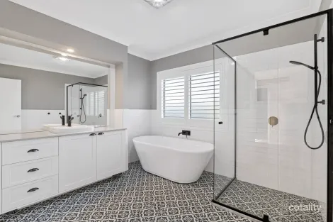 Property photo of 10 Eden Circuit Pitt Town NSW 2756