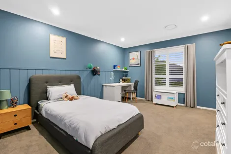 Property photo of 10 Eden Circuit Pitt Town NSW 2756