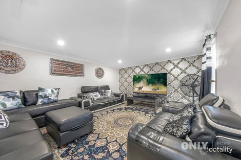 Property photo of 7 Peveril Crescent Cranbourne North VIC 3977