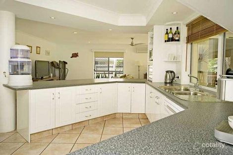 Property photo of 16 Corringle Close Helensvale QLD 4212