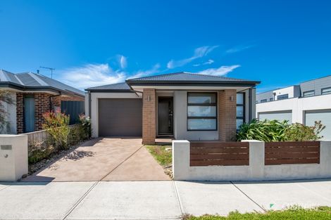 29 Ascot Park Dr, Pakenham, VIC 3810