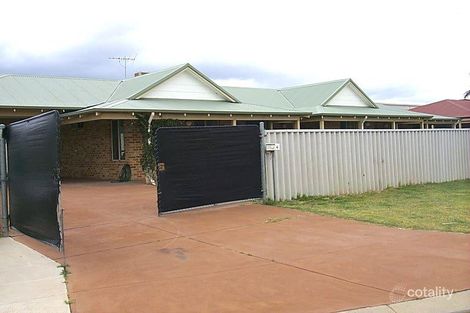 4 Vanilla Gld, Kenwick, WA 6107