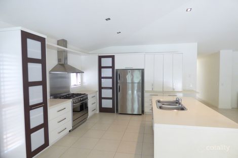 Property photo of 2 Oakleaf Close Tewantin QLD 4565