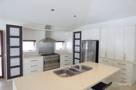 Property photo of 2 Oakleaf Close Tewantin QLD 4565