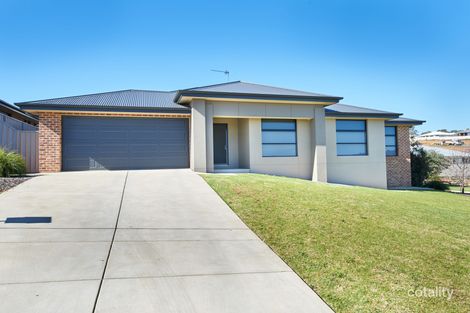 2/27 Osterley St, Bourkelands, NSW 2650