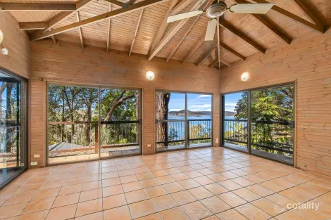 Property photo of 15 Sandstone Crescent Tascott NSW 2250