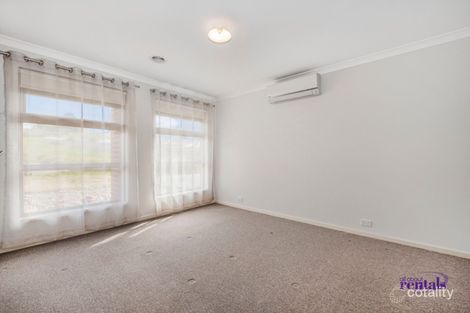 Property photo of 18 Albert Circuit Pakenham VIC 3810