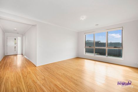 Property photo of 18 Albert Circuit Pakenham VIC 3810