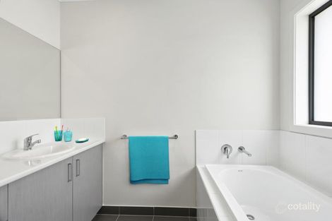 Property photo of 3 Comfort Road Roxburgh Park VIC 3064