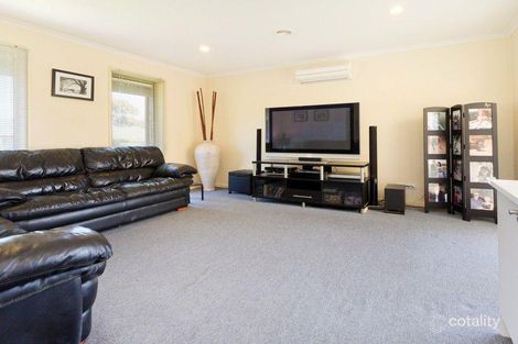 Property photo of 27 Eric Crescent Mornington VIC 3931