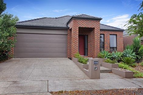 Property photo of 3 Stradbroke Gardens Caroline Springs VIC 3023