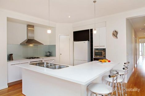 Property photo of 3 Stradbroke Gardens Caroline Springs VIC 3023