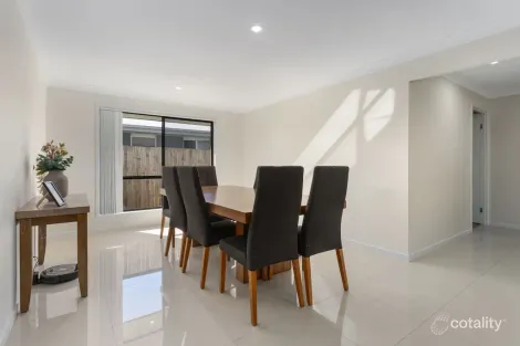 Property photo of 53 Wright Crescent Flinders View QLD 4305