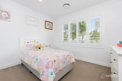 Property photo of 33 Nimbey Avenue Narraweena NSW 2099